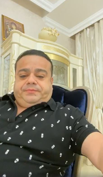Lux și opulență în vila lui Adrian Minune din Ștefăneștii de Jos! Ce tablou emoționant are manelistul în livingul casei