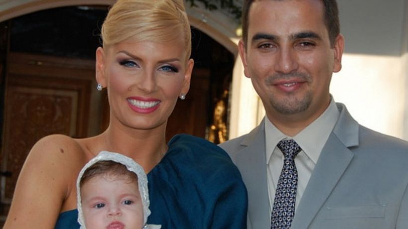 Andreea Banica, scandal cu sotul pentru ca si-a machiat fiica de patru ani: „Am dat-o pe Sofia cu fard roz si ruj rosu!”