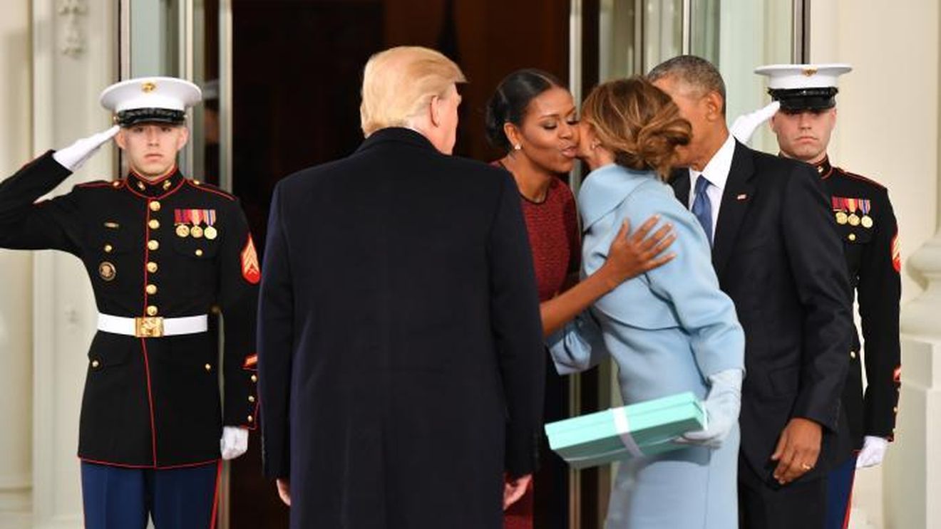 S-a aflat! Ce cadou i-a făcut Melania Trump lui Michelle Obama în ziua în care a devenit Prima Doamnă a SUA