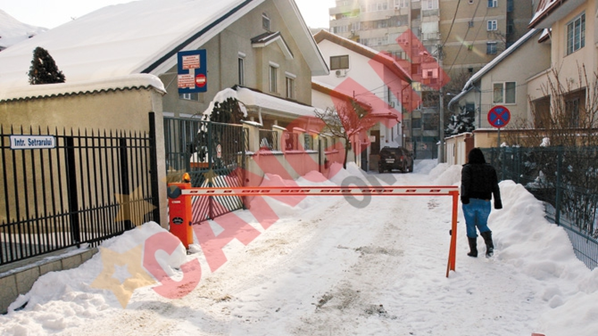 Mai multi proprietari din sectorul 1 au blocat un drum