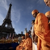 Controversă după vizita unui grup religios la Turnul Eiffel. Angajatele au fost înlocuite cu bărbați și li s-a interzis accesul în anumite zone