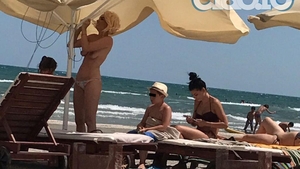 Maria Constantin, topless la plajă! Blonda a arătat ce are ea mai bun