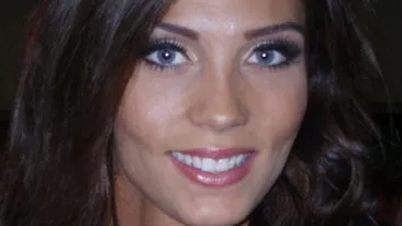 Ea e cea mai fotogenica femeie din lume! Imaginile cu superba tânără te vor hipnotiza