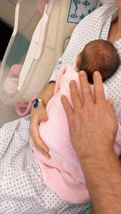 Primele imagini de la botezul fetiței Iustinei Loghin, de la Insula iubirii. Cine este nașa copilului