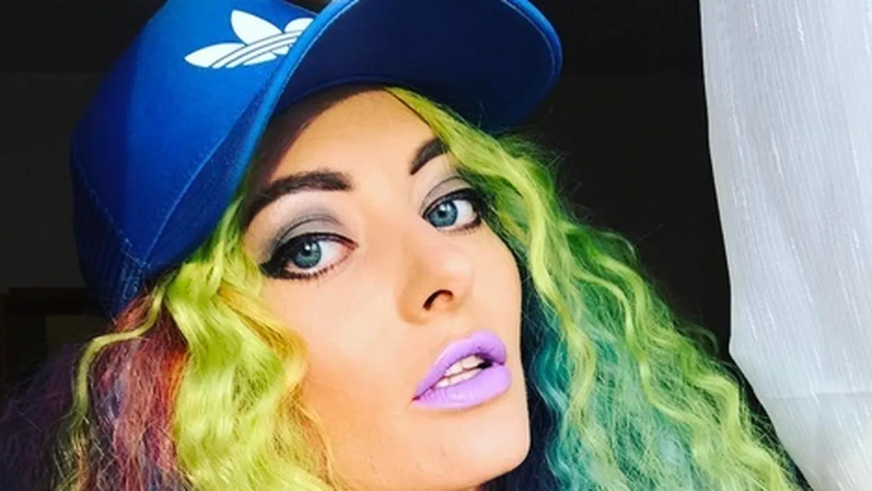 Ce fericiţi păreau împreună! Delia a dezvăluit o poză emoţionantă cu mama şi tatăl ei care a plecat de acasă pentru a se călugări