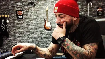 Patima lui CRBL pentru jocurile de noroc l-a făcut să își piardă salariul și, mai târziu, să se tatueze. „M-am dus acasă plângând”