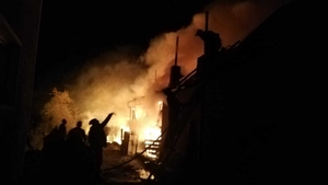 Scene cumplite în Giurgiu. Un bărbat și-a dat foc în propria locuință și se află în stare critică