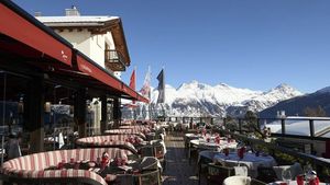 Cât a plătit o româncă pentru 2 portii de paste, 2 ceaiuri și o apă în Saint Moritz din Elveția
