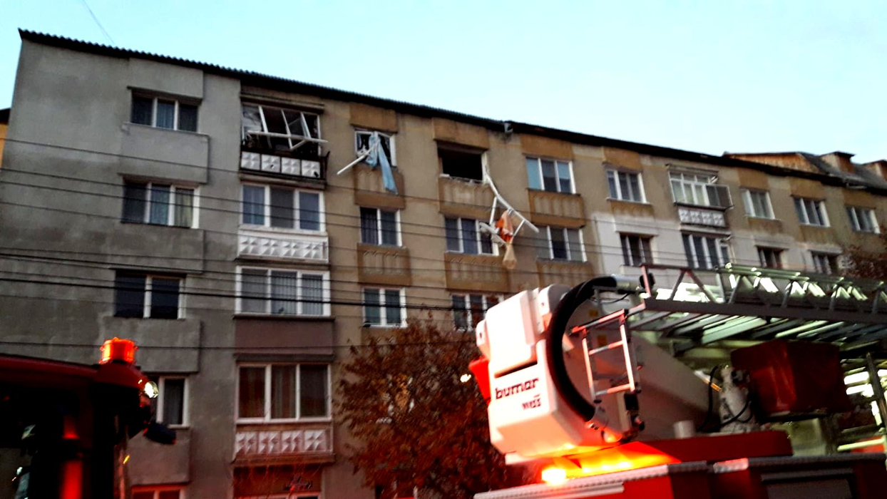 Bărbatul din Bistrița care a produs o explozie și a încercat să se sinucidă a vrut să își omoare fiica și iubita polițist: ”Adio, iubito!”