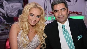 De cand tatal ei a murit, Maria Constantin nu isi mai revine din soc, iar mama ei este in depresie