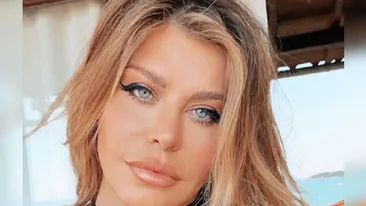 FOTO / Imaginile care dau peste cap puștoaicele! Loredana Groza, bombă sexy în costum de baie, la 50 de ani