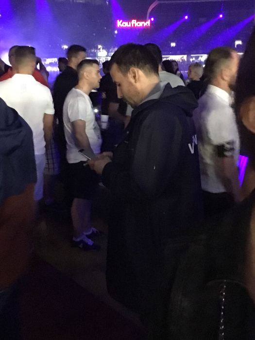 Adrian Cristea, apariție surprinzătoare la Untold! Cum s-a ferit “Prințul” de ploaia care nu a stricat cheful petrecăreților de la festival