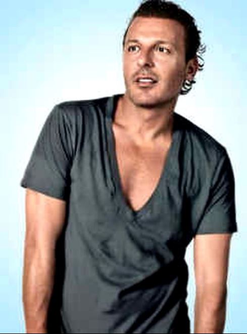 Jean Roch este patronul celor mai faimoase cluburi din lume, fiind omul din spatele concernelor VIP Room