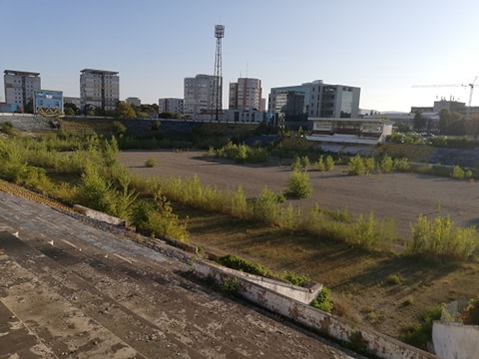 Stadionul Municipal din Bacău, fost ”Dumitru Sechelariu”, a a ajuns de nerecunoscut
