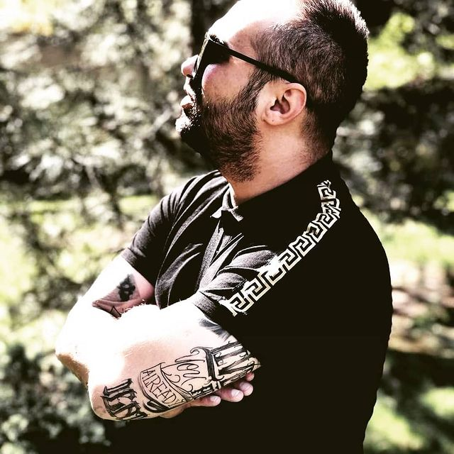 Ce TikToker cunoscut stă în spatele primului ”viral” din România! Cine a filmat celebrul clip ”Ieși acasă!”, acum mai mult de 20 de ani!