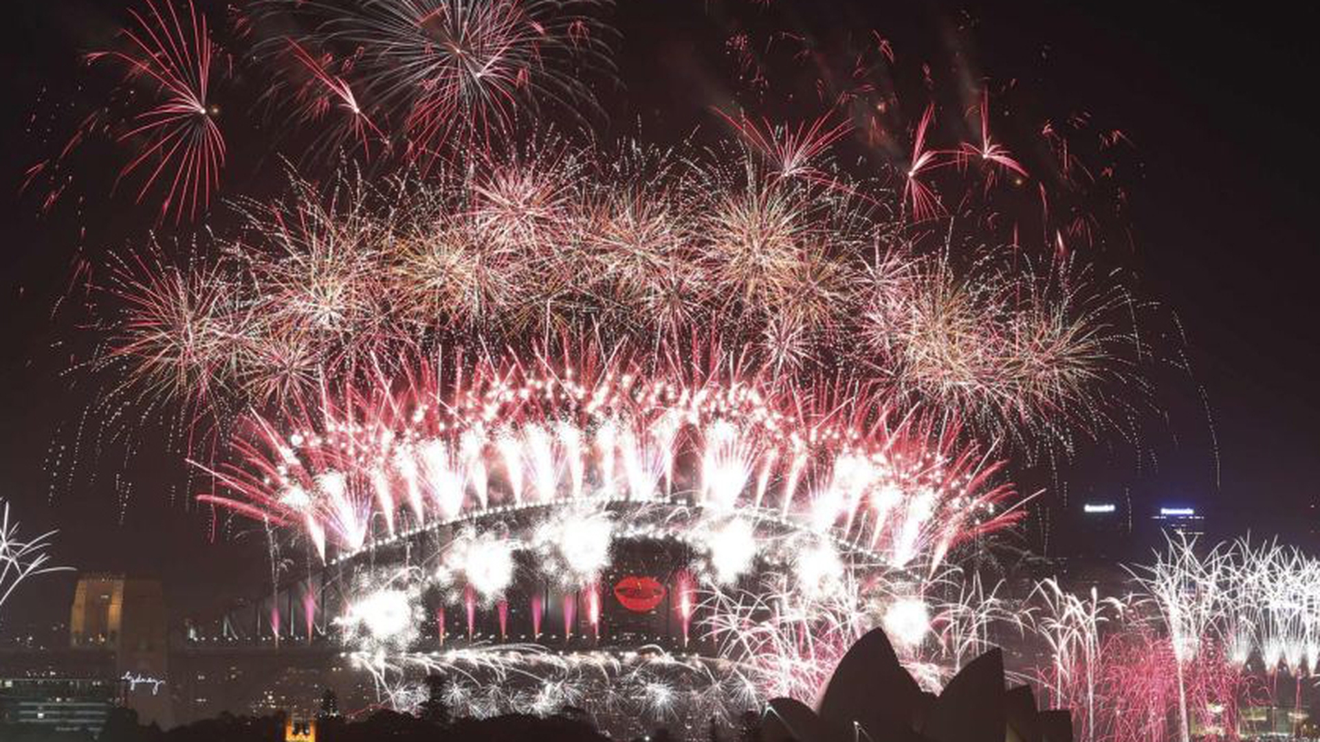 2013 e aici! Sydney este cel mai important oraş din lume care a celebrat deja sosirea Anului Nou! Ce show minunat de artificii!