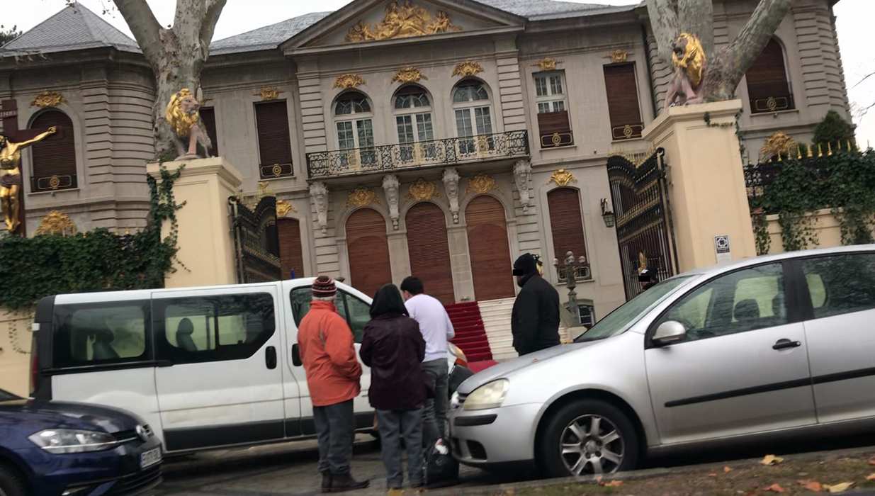 Ionuț Luțu, cancelarul lui Gigi Becali, și-a deschis ”punct de lucru” la poarta Palatului din Aleea Alexandru!