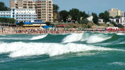 Stațiunea din România cu pericol mare de înec în 2025. Au apărut gropi adânci de 3 metri în mare, chiar lângă plajă