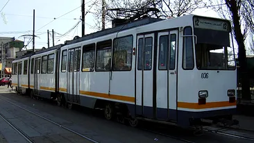 ACCIDENT GRAV în Capitală! Două tramvaie s-au ciocnit în zona Ştefan cel Mare, iar şase persoane au fost rănite