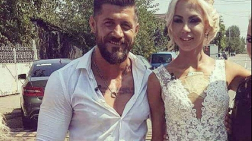 Doi foşti concurenţi de la "Mireasă pentru fiul meu" s-au căsătorit! Ce reacţii au avut fanii când au văzut mireasa cu bani la sutien