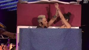 Ea e românca pe care Robbie Williams a invitat-o in patul sau! Detalii exclusive despre bruneta pe care toata tara o cauta