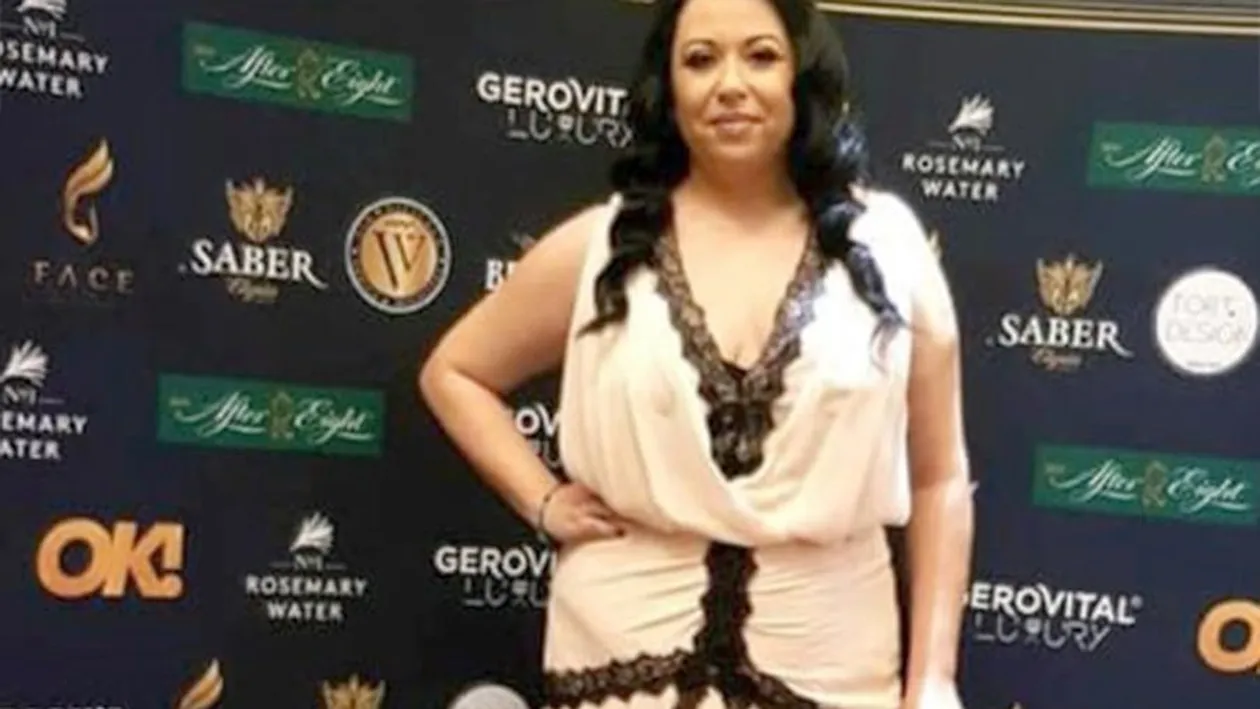 Nu e banc! Câți lei cere Oana Roman pe această rochie. E purtată de 2 ori. Ce măsură purta, de fapt, vedeta