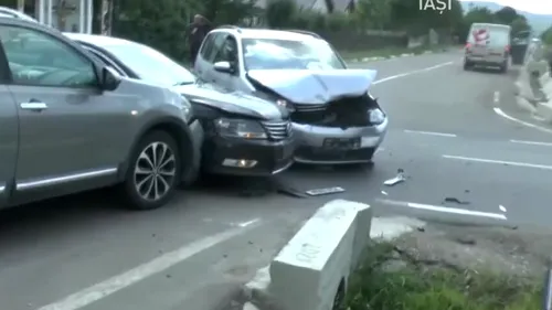 Un reporter TVR Iași a fost surprins în timpul unui accident petrecut exact când jurnalistul prezenta intersecția ca fiind una dintre cele mai periculoase