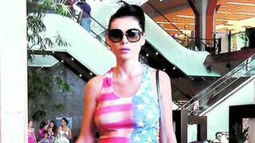 Ramona Lazuran a atras toate privirile intr-un centru comercial! Umbla cu maioul rupt