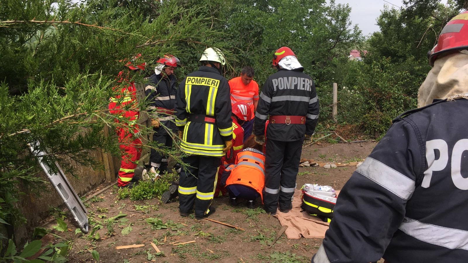 Sfârșit cumplit pentru un bărbat din Teleorman. A murit strivit de o placă de beton