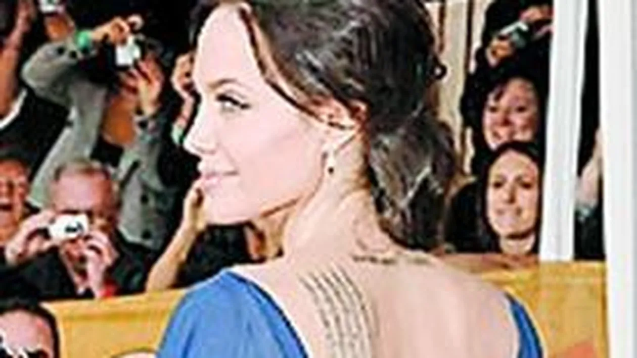 I-au furat rochiile lui Jolie!