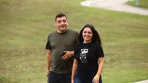 Obicei bizar la nunta lui George Simion cu Ilinca Munteanu! Rar s-a mai auzit aşa ceva: "O să fie expusă pe gard"