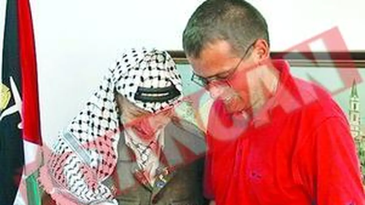 Adelin Petrisor lanseaza un album de fotografii de razboi