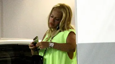 Pana acum a reusit sa o ascunda! Primele imagini cu burtica de gravida a Andei Adam!