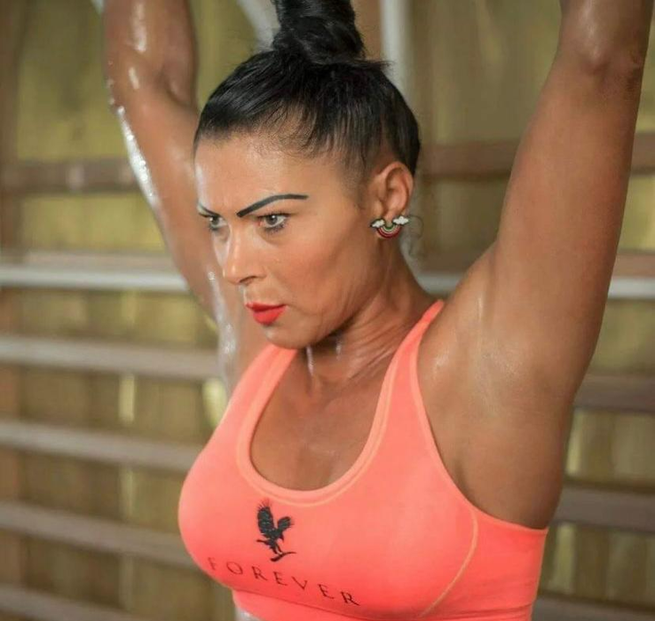 Cine este Mariana Pârju, bunicuța-model cu pătrățele pe abdomen. A ridicat sala în picioare la Românii au talent