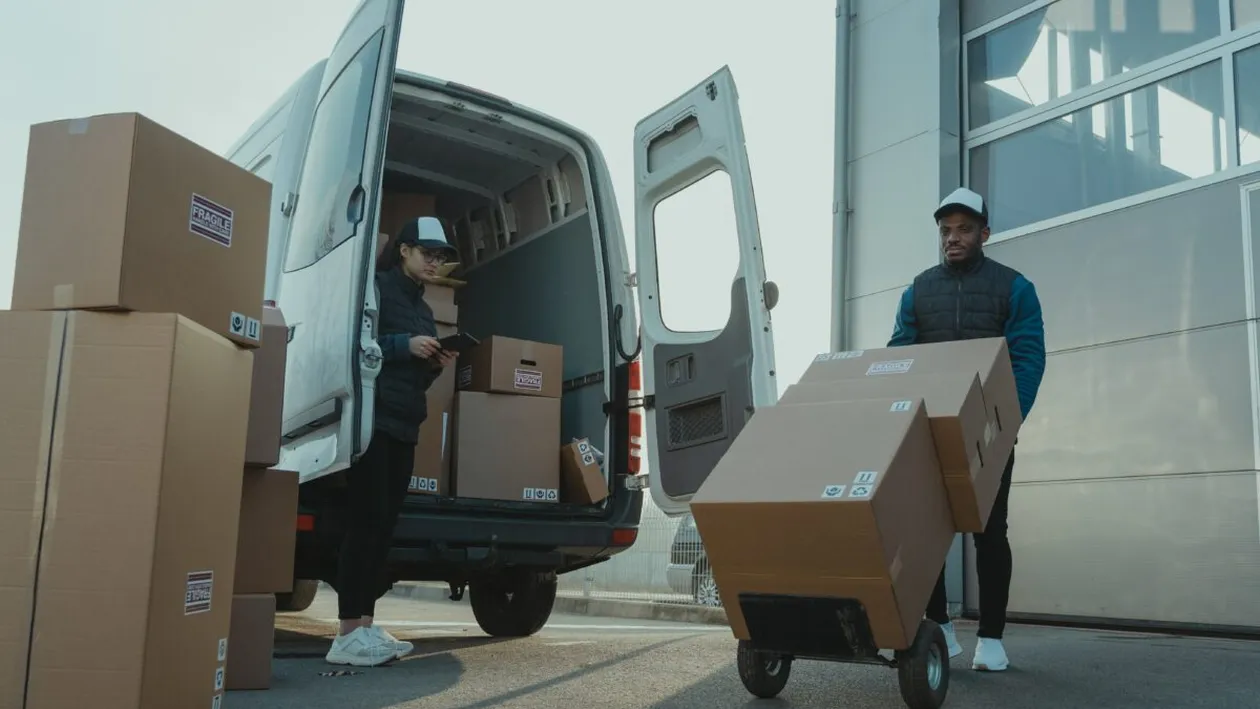 Un botoșănean și-a comandat un calculator în valoare de 5.000 de lei. A rămas, însă, fără cuvinte când i-a venit coletul