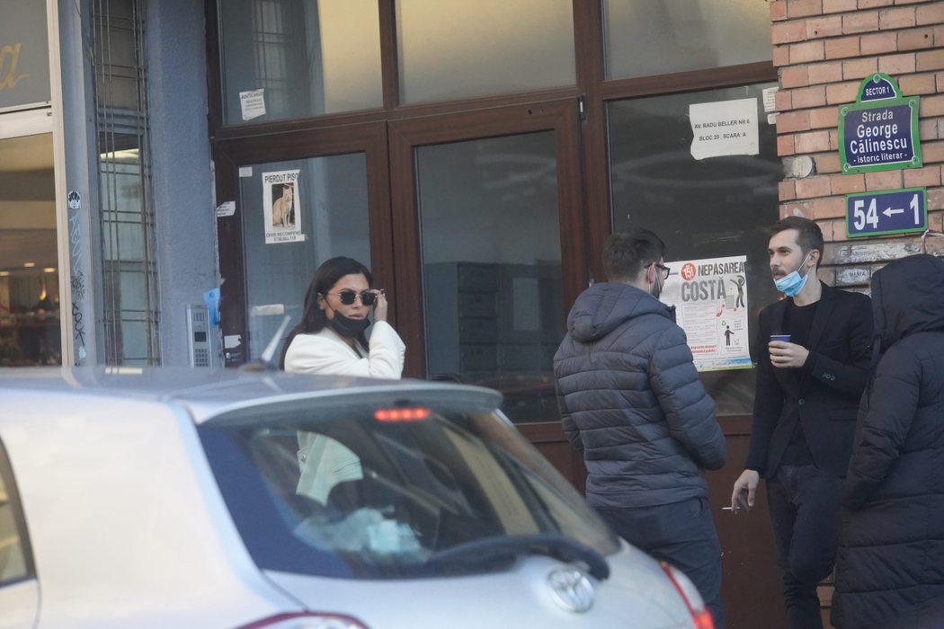 Florin Salam, cu familia la bancă