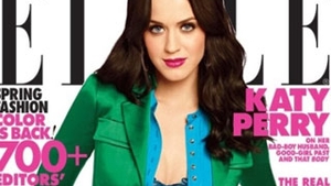 Katy Perry coloreaza revista Elle!
