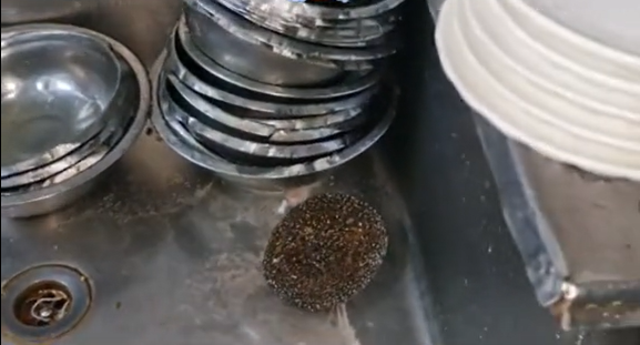 Mizeria dintr-un restaurant chinezesc din Capitală. Foto: TikTok