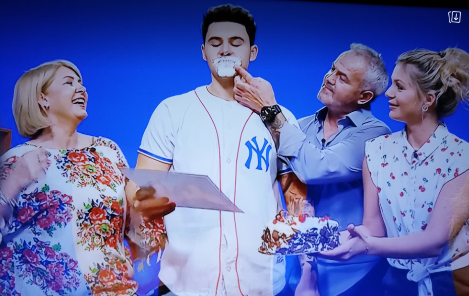 Imagini demențiale cu Mario Fresh când avea doar un an! A refăcut poza de familie la cererea lui Măruță GALERIE FOTO