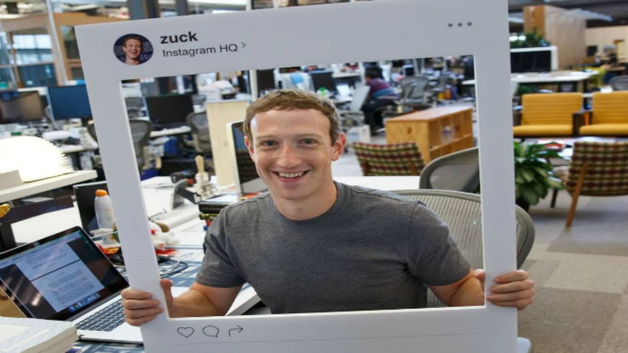 MARK ZUCKERBERG acoperă camera web şi microfonul de la laptop cu bandă
