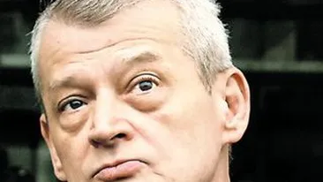 Sorin Oprescu, la a doua interventie impotriva tantarilor, cu un elicopter special! Primarul Capitalei tine la distanta virusul West Nile