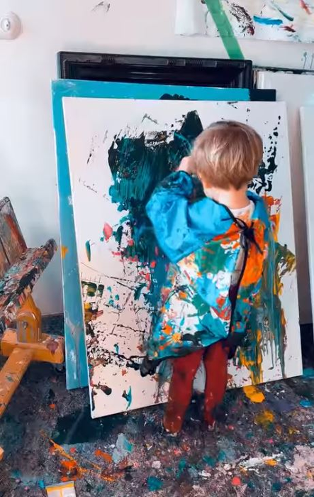 Tablourile micului Picasso se vând și cu 6.000 de euro/ sursă foto: instagram