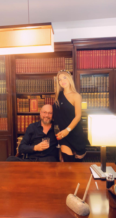 Cosmin Bălcăcean și Petronela Papuc, mai îndrăgostiți ca oricând. Milionarul i-a oferit un inel pe care a plătit o avere