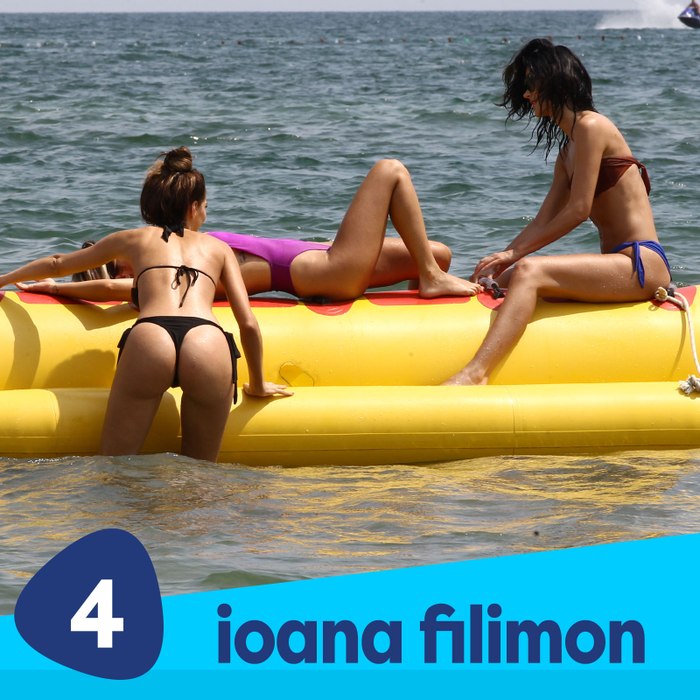Ioana Filimon, sexy și jucăușă la plajă