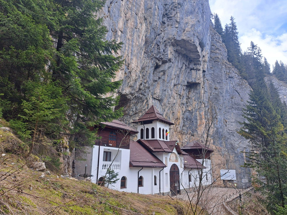 Sursa foto: Facebook Peştera Ialomiţei - Bucegi