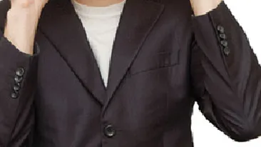 Mort cu capul intr-o galeata