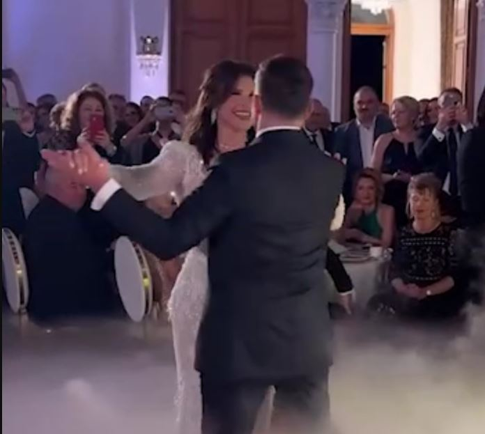 Gina Pistol a cântat la nunta Monicăi Bîrlădeanu cu Valeriu Gheorghiță! Așa n-ai mai văzut-o pe prezentatoarea MasterChef, de la PRO TV