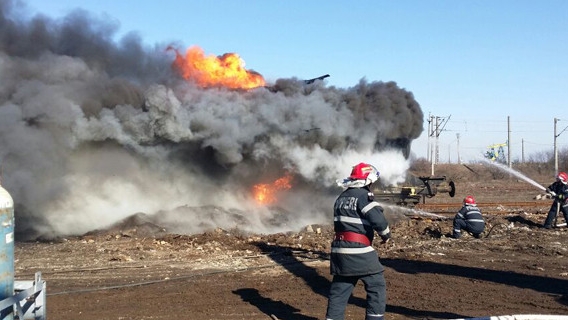 Incendiu de proporții în Vrancea! O cisternă cu 3 tone de motorină a luat foc!