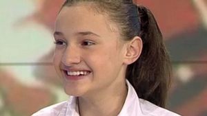 Cum arată azi fetiţa care aştepta toată România la ziua ei. Izabela s-a făcut domnişorică!
