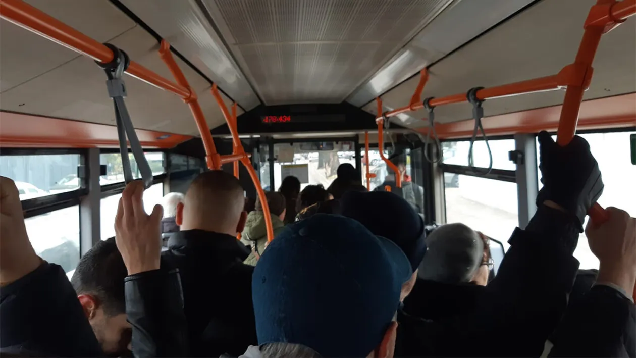 Cum a reacționat o turistă din Franța, după ce a luat autobuzul 178 în București: Prea multă lume!